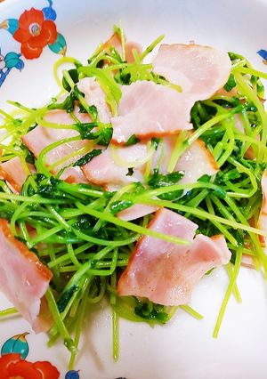 豆苗とベーコンのソテー-レシピのメイン写真