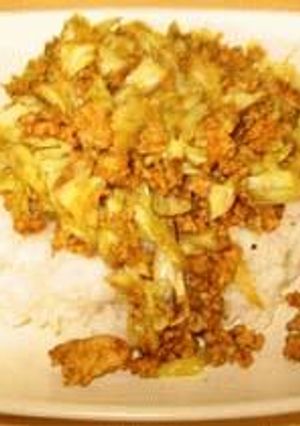 今日の夕食♪鳥そぼろのドライカレー-レシピのメイン写真