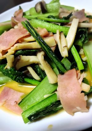 簡単！小松菜とベーコンのにんにく醤油炒め-レシピのメイン写真