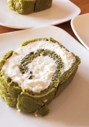 優しい甘さの手作り抹茶ロールケーキ-レシピのメイン写真