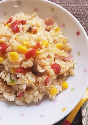 免疫力！赤ピーマン、しめじ、コーン炒飯-レシピのメイン写真