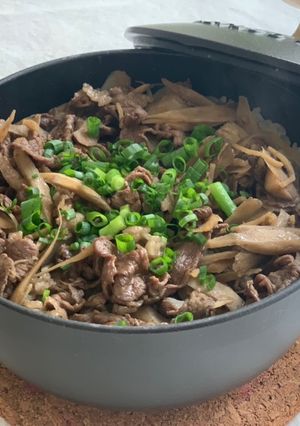 ストウブ 新ごぼうと牛肉の炊き込みご飯-レシピのメイン写真