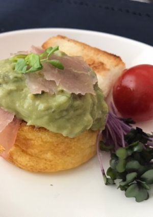 週末ブランチ　ふわふわアボカドオムレツ-レシピのメイン写真