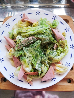 簡単!春キャベツと魚肉ソーセージの炒め-レシピのメイン写真