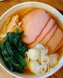 煮干し、昆布、鰹節のスープで作るラーメン