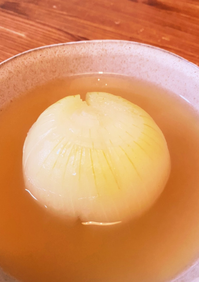 簡単☆まるごと玉ねぎコンソメスープ♪-レシピのメイン写真