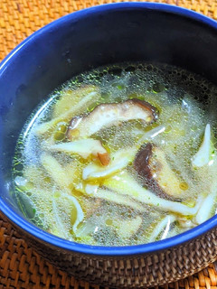 キノコと玉ねぎの白こしょうスープ-レシピのメイン写真