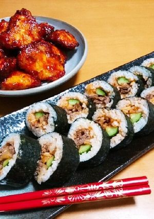 ヤンニョムチキン（キンパはおまけ）-レシピのメイン写真
