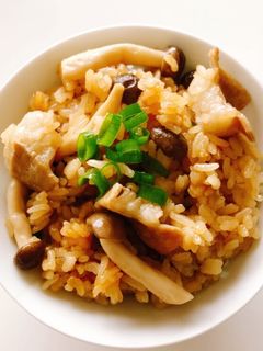 焼き肉のたれだけ♪ホルモン炊き込みご飯-レシピのメイン写真