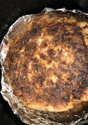 ダッチオーブンで巨大ハンバーグ-レシピのメイン写真