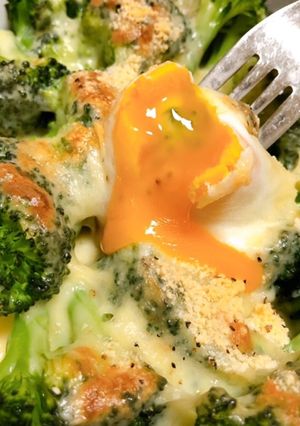 ブロッコリーととろ〜り卵のチーズ焼き-レシピのメイン写真