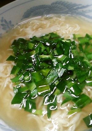 にらとごま油ですごくおいしいラーメン-レシピのメイン写真