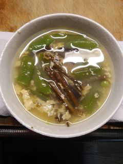 ワラビとスナックエンドウの卵とじ-レシピのメイン写真