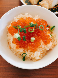 簡単美味!いくらと鮭のバター醤油ごはん-レシピのメイン写真