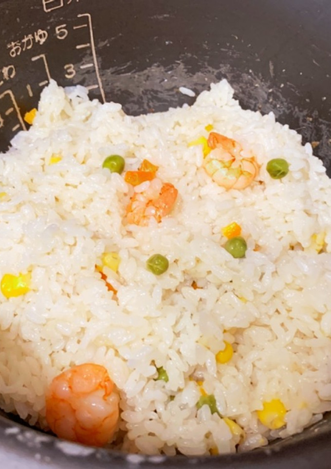 炊飯器で♪誰でも簡単エビピラフ-レシピのメイン写真