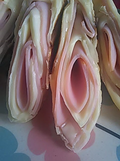 餃子の皮でなんちゃってハムチーズブリトー-レシピのメイン写真