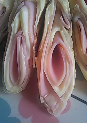 餃子の皮でなんちゃってハムチーズブリトー-レシピのメイン写真
