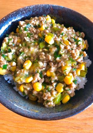 野菜嫌いな子供も食べる！ランチに肉味噌丼-レシピのメイン写真