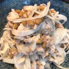 รูปของ 新玉ねぎ★サバ缶★納豆のサラダ