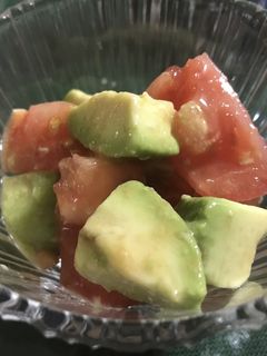 アボカドとトマトのシンプルサラダ-レシピのメイン写真