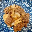 牛肉としめじのニンニクネギ油炒め