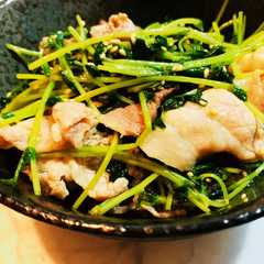 รูปของ あと1品に！豆苗と豚バラ肉の中華風和え