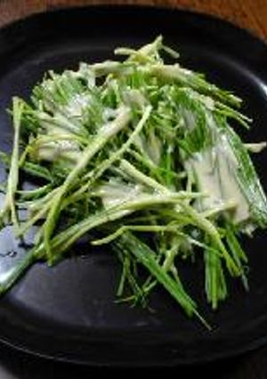 姫ねぎサラダ・ごまマヨドレッシング__Himenegi(extrafine leek) Salad with Sesame Oil Mayonnaise Dressing-レシピのメイン写真