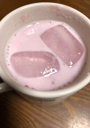 材料3つだけ！簡単いちごミルク！-レシピのメイン写真