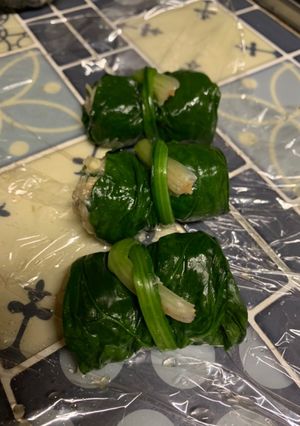残った餃子の具でほうれん草巻き-レシピのメイン写真