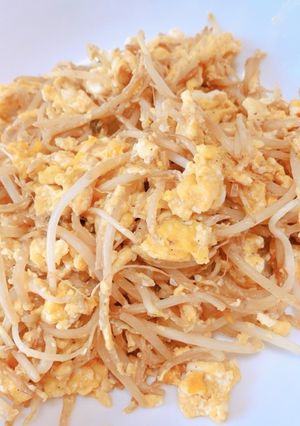 簡単5分！お母さんの炒め物(もやしと卵)-レシピのメイン写真