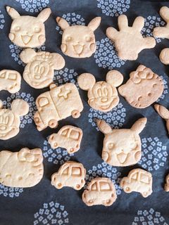 型抜きクッキー ピカチュウ キティー-レシピのメイン写真