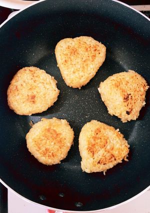 うどんスープの素で簡単チーズ焼きおにぎり-レシピのメイン写真