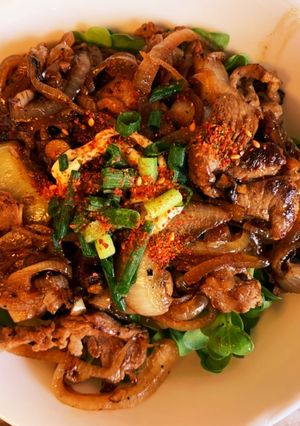 【減塩】玉ねぎたっぷり豚コマ丼-レシピのメイン写真