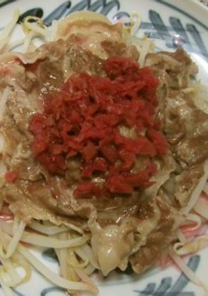 かりかり梅で☆豚肉ともやしのレンジ蒸し-レシピのメイン写真