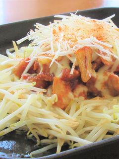 鶏もも肉ともやしのピリ辛味噌チーズ焼き-レシピのメイン写真