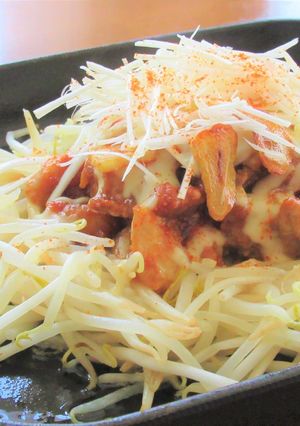 鶏もも肉ともやしのピリ辛味噌チーズ焼き-レシピのメイン写真