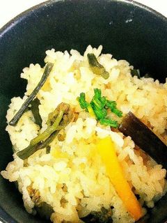 山菜の基本 ♪わらびの炊き込みご飯♪-レシピのメイン写真