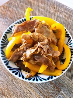 この美味さ黄色信号◎豚肉のパプリカ炒め!-レシピのメイン写真