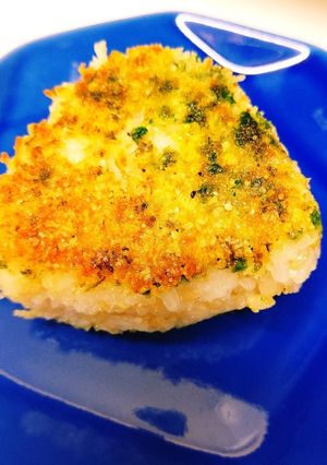 パセリと粉チーズで洋風おにぎり-レシピのメイン写真