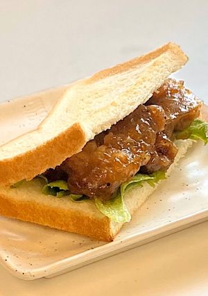 黒酢豚を挟んで♪割包風サンドイッチ-レシピのメイン写真