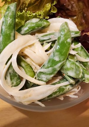 ガチでスナップエンドウと新玉ねぎの前菜-レシピのメイン写真