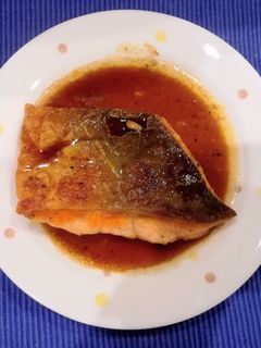 レモンバター醤油でご飯にも!鮭のムニエル-レシピのメイン写真