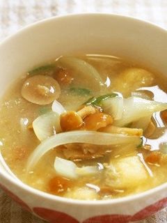 なめこと玉ねぎの味噌汁♪-レシピのメイン写真