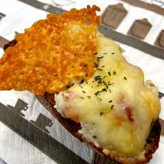 รูปของ チーズとベーコンポテトのオープンサンド