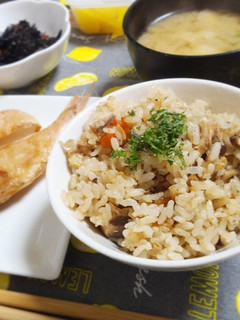 鯖缶と梅干しの炊き込みご飯-レシピのメイン写真