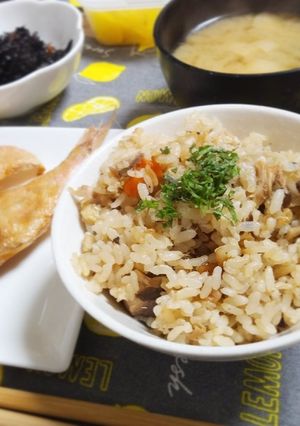 鯖缶と梅干しの炊き込みご飯-レシピのメイン写真