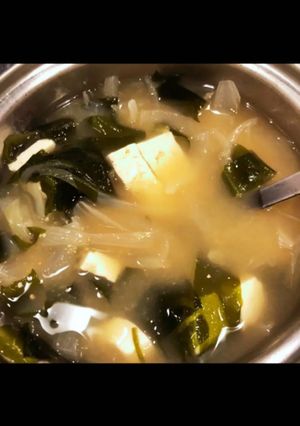 玉ねぎとわかめのお味噌汁-レシピのメイン写真