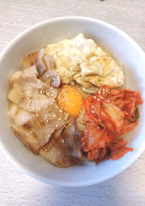 卵黄☆豚キムチ冷やしうどん-レシピのメイン写真