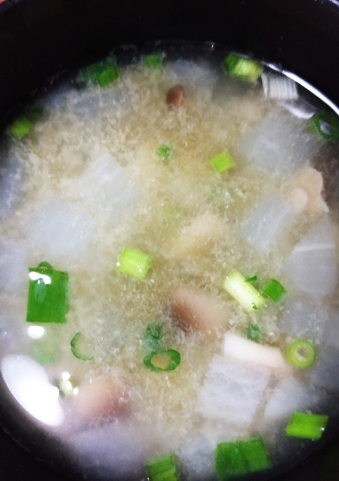 大根としめじのとろろ昆布入りみそ汁-レシピのメイン写真