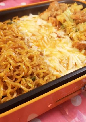 簡単☆ホットプレートでチーズタッカルビ麺-レシピのメイン写真